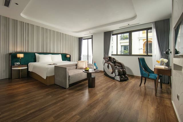 May De Ville Grand Suite Balcony