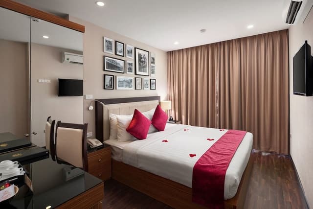 Deluxe Room, City View