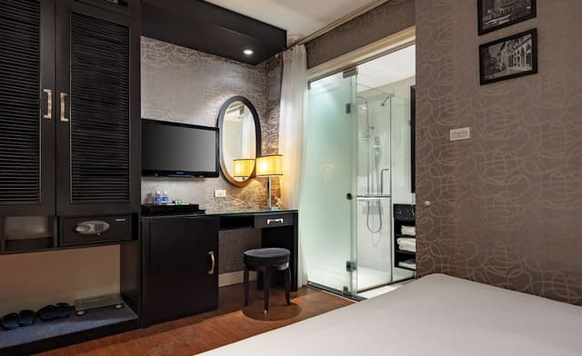 Standard Room, 1 Queen Bed