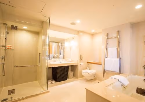 Suite 1 King, Enhance Privilege