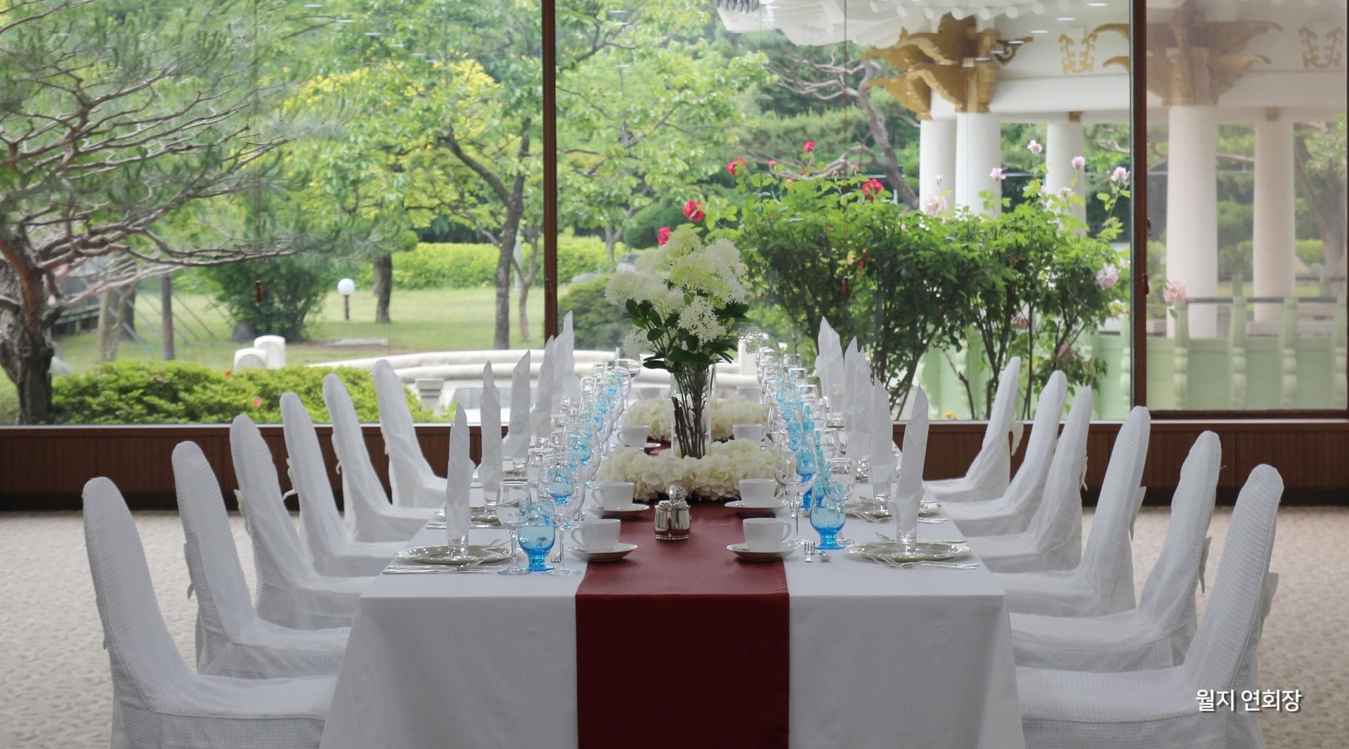 โรงแรมคอมมอดอร์ (Commodore Hotel)2