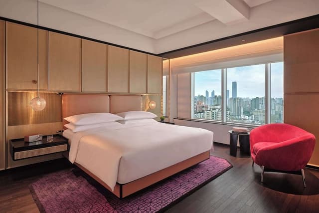 Suite, 1 King Bed