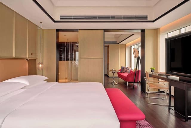 Deluxe Room, 1 King Bed