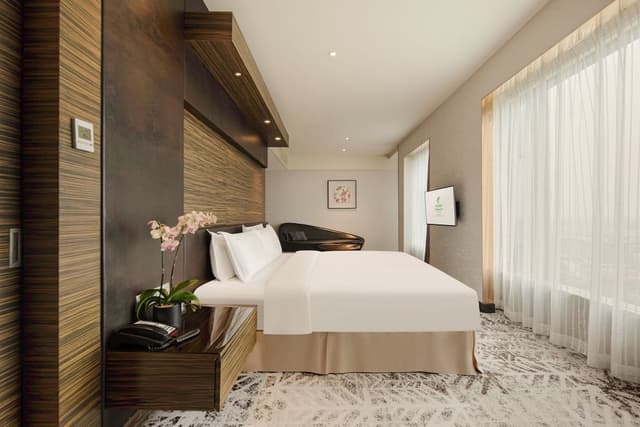 Suite, 1 King Bed (with Dining Area)