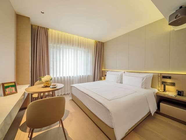 Deluxe Room, 1 King Bed