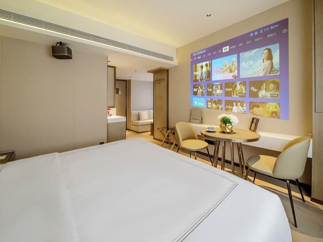 Deluxe Room, 1 King Bed