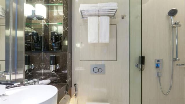 Standard Room, 1 Queen Bed (MBS View ,Top Flr, Free Breakfast)