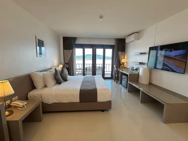 Grand Deluxe River View