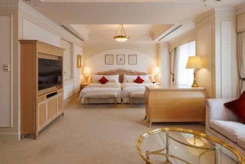 Junior Suite with Two Extra Beds with Free Lounge Access - Non-Smoking