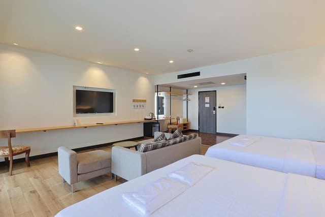 Superior Family Room (City View)