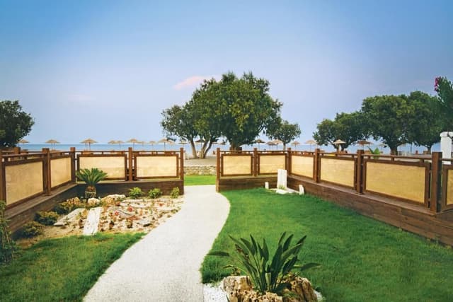 BEACHFRONT SUITE