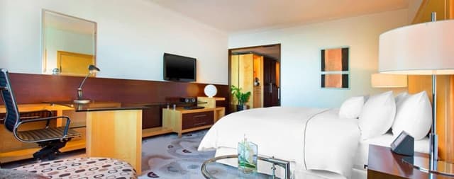 Premium Room, 1 King Bed, City View