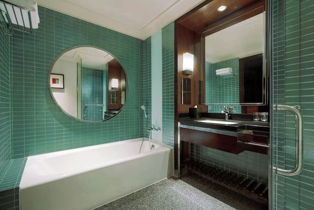 Deluxe Room, 1 King Bed, City View