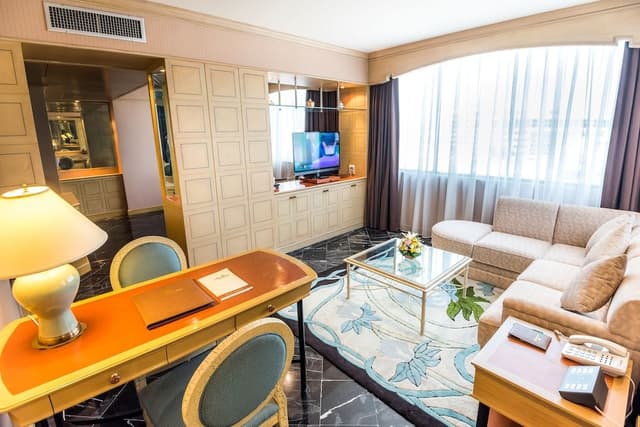 Deluxe Suite