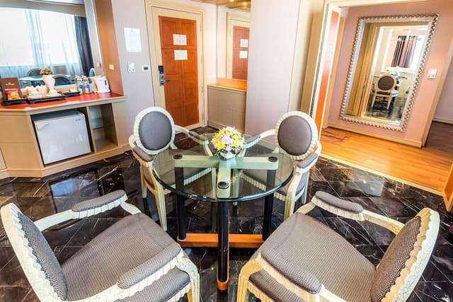 Deluxe Suite
