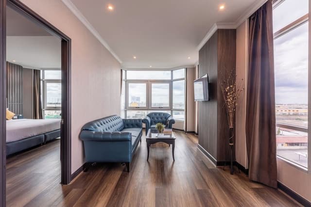Grand Suite Airport View