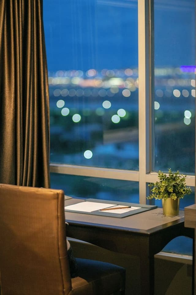 Grand Suite Airport View
