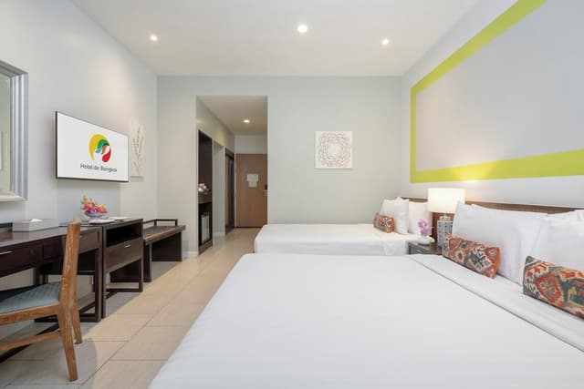Urban Triple Room