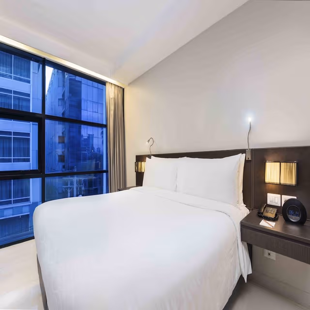 Studio Deluxe Room King Bed