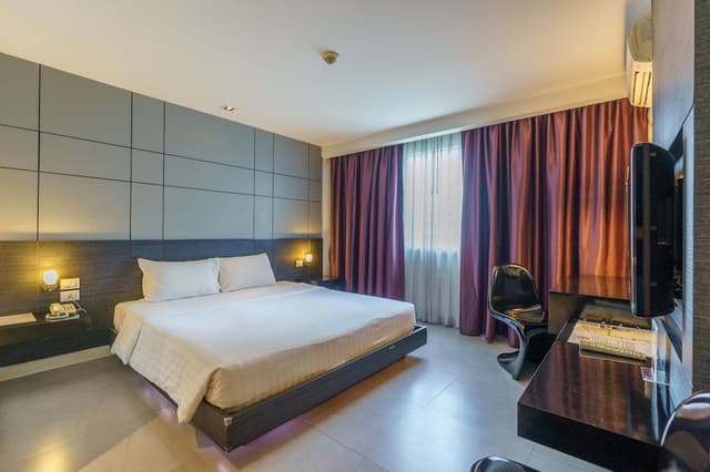 Superior Room with 1 King Bed