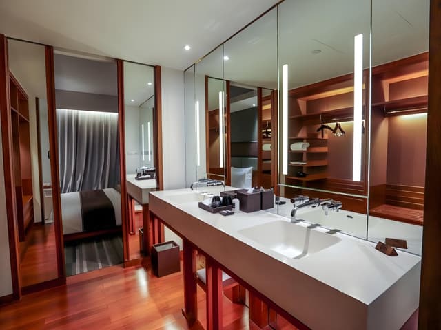 Luxury Suite