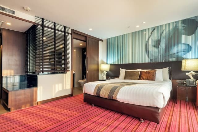 Suite, 1 King Bed, Corner