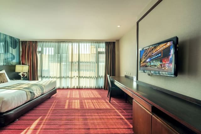 Suite, 1 King Bed, Corner