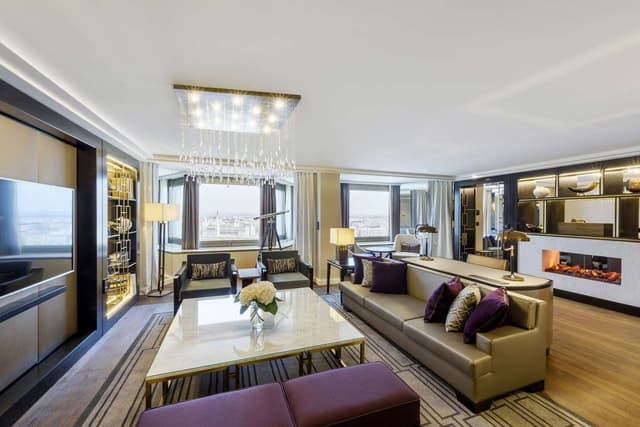 PRESIDENTIAL SUITE WITH DANUBE RIVER VIEW