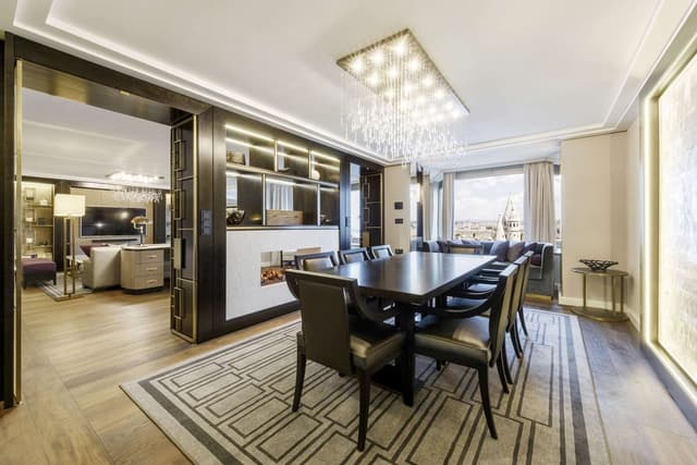 PRESIDENTIAL SUITE WITH DANUBE RIVER VIEW