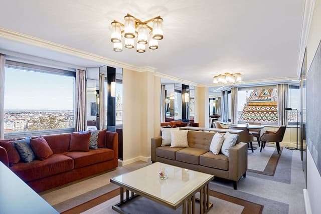 KING DANUBE RIVER SUITE / CORNER SUITE