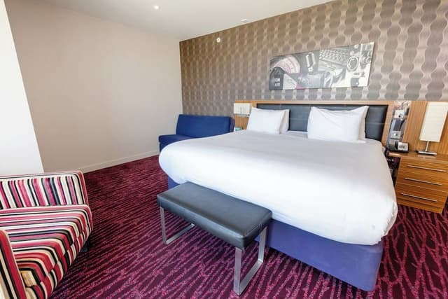 Standard Room, 1 King Bed, Accessible