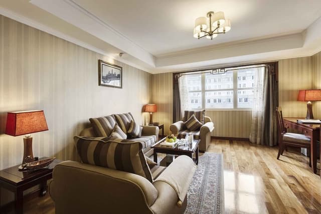 Executive Governor Suite King