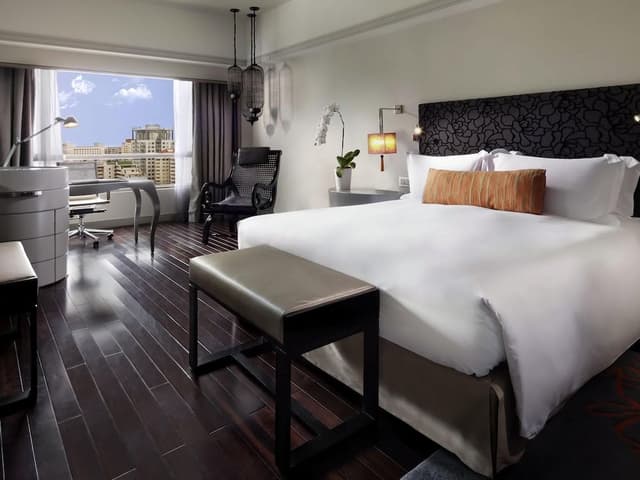 Luxury Room, 1 King Bed, Club Lounge Access, City View