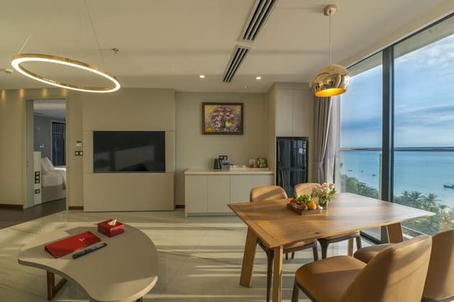 Suite, Multiple Beds, Bathtub, Ocean View (Living Room;with Sofabed)