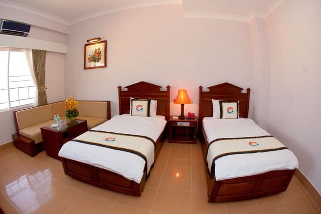 Family Room, Connecting Rooms