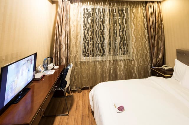 Hotel Queen Room