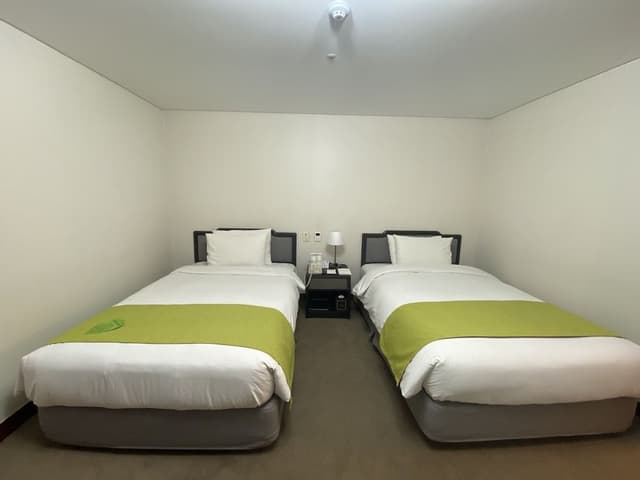Twin Suite(2 semi double beds), Non Smoking