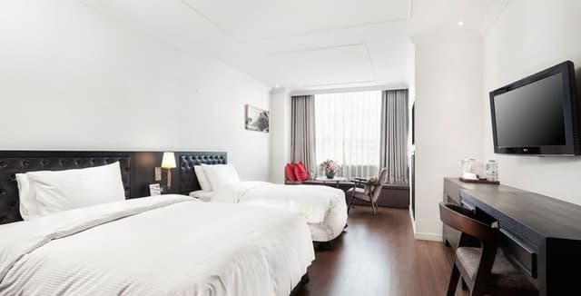 Deluxe Twin Room, Non Smoking (1 Single & 1 Semi-double)