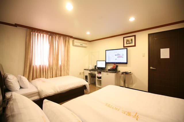 Deluxe Twin Room