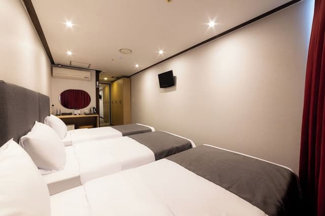 Triple Room