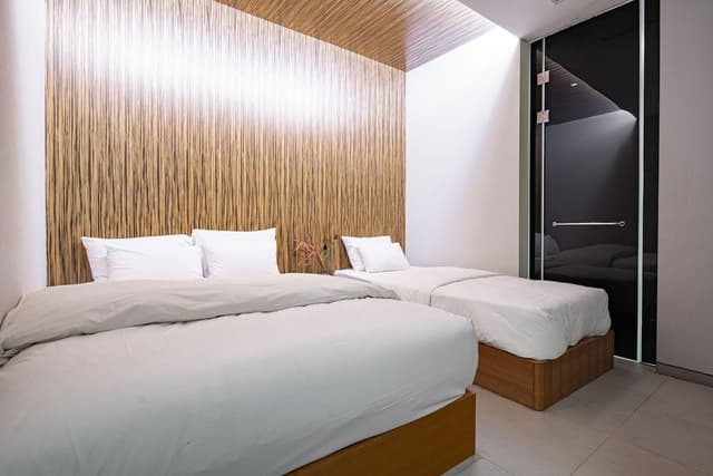 Royal Suite (TwinBed,Max 3 guests-Contact property)