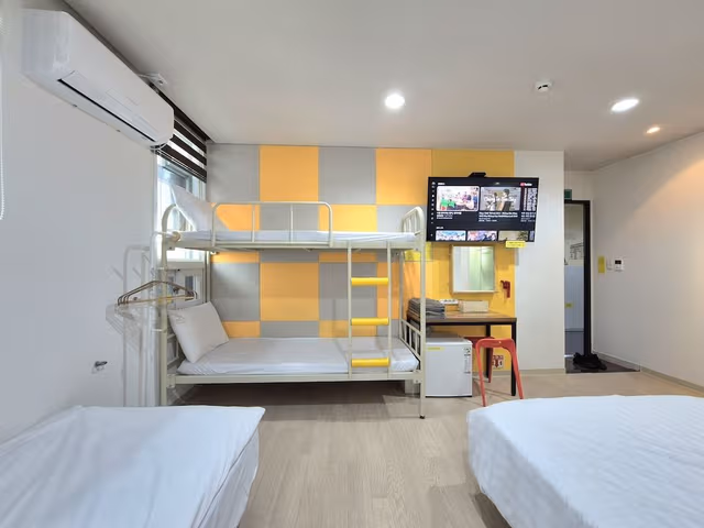 6. Family Room for 5 people