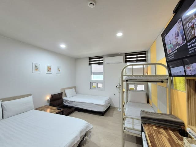 6. Family Room for 5 people