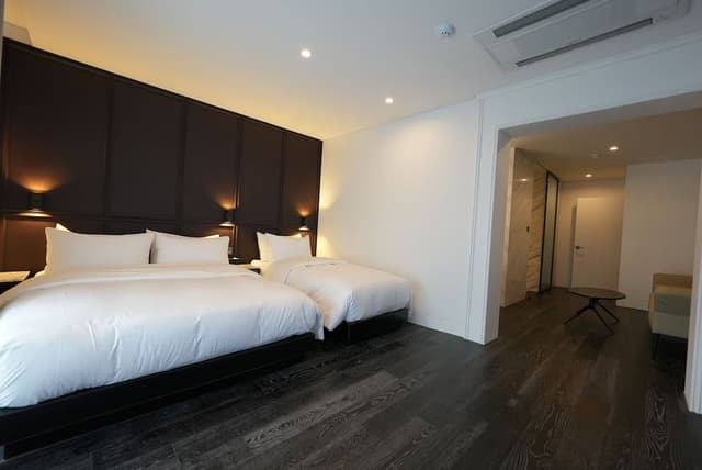 Suite Family Room