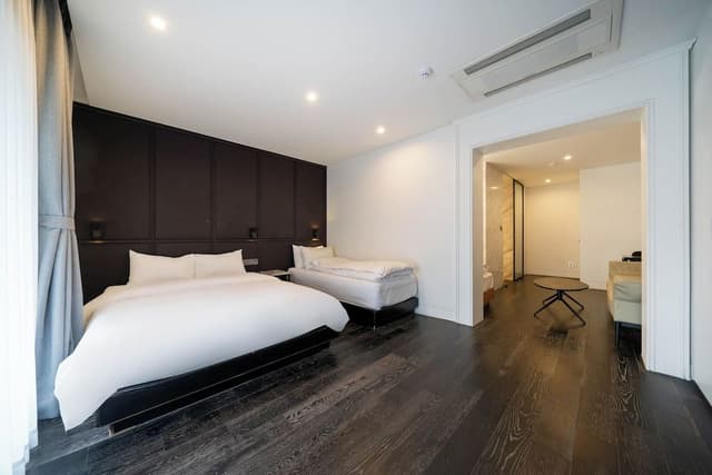 Suite Family Room