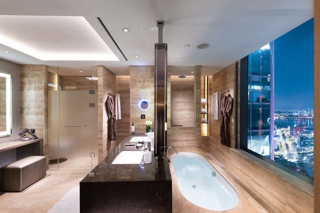 KING DELUXE CORNER SUITE RIVER VIEW