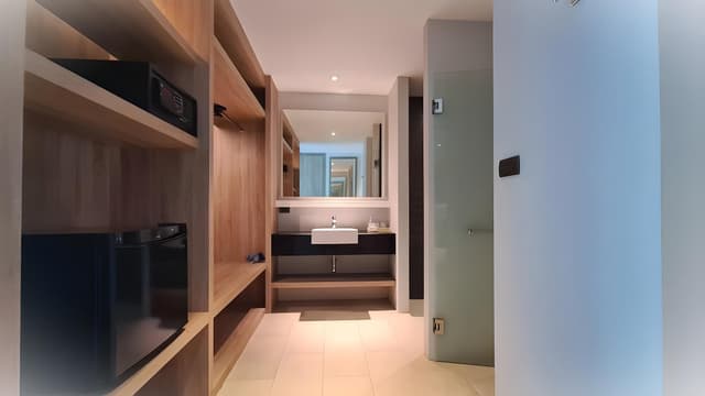 Deluxe Pool View Suites