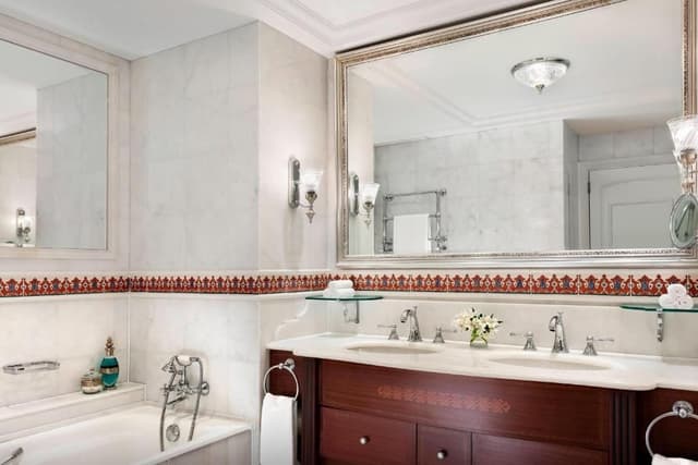 Bosphorus Suite with Club Lounge Access