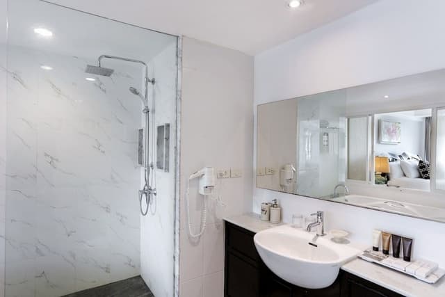Seaview 3 Bedroom Suite with Bathtub