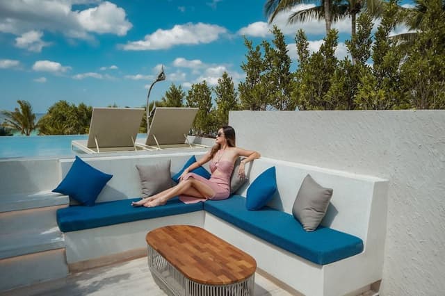 Seaview Infinity Pool 2-Bedroom Duplex Suite